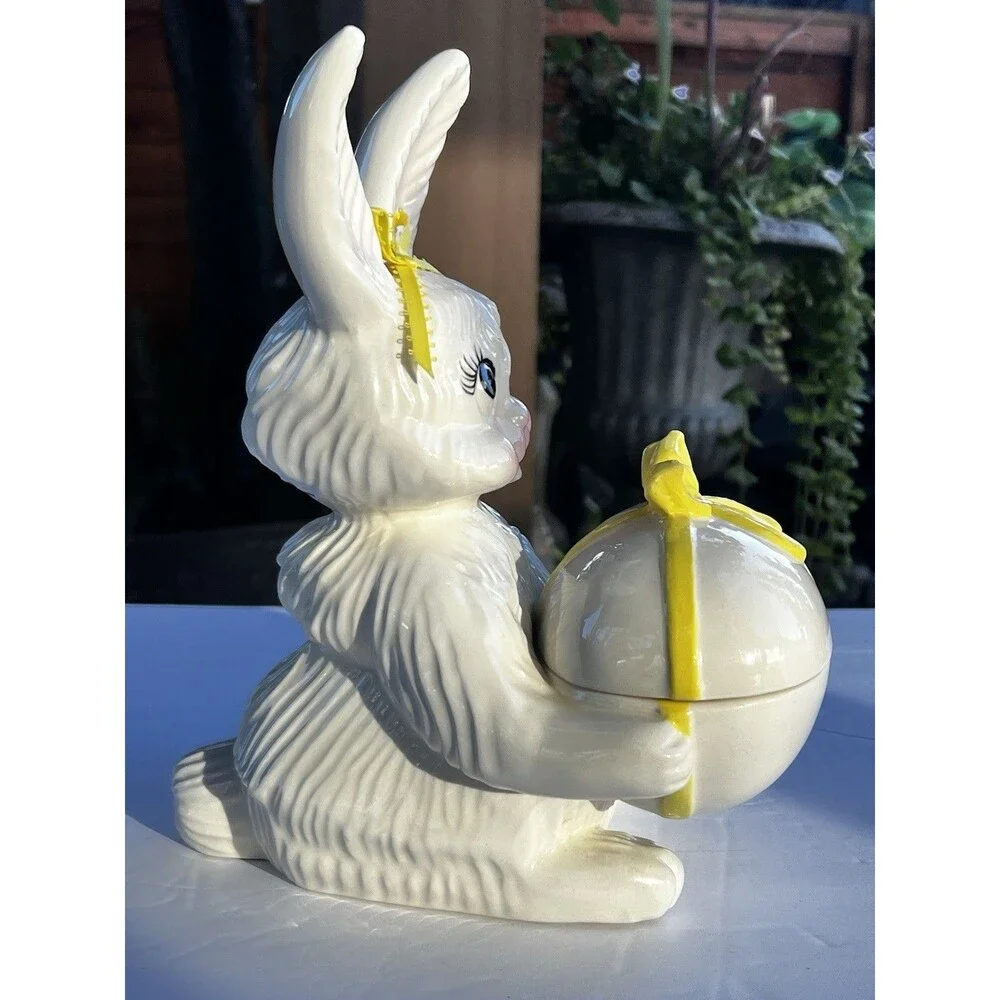 Vintage 1980 Arnel’s Bunny Rabbit Covered Candy Dish  W/lid